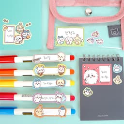 [ちいかわ]なんか小さくてかわいいやつ 王ネームステッカー 1