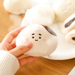 [キキクォッカ]モチタウン 肉まんホットパックぬいぐるみ 2