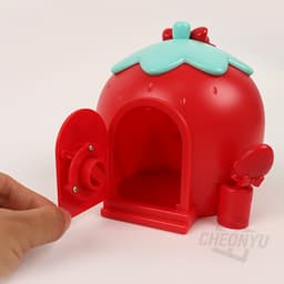 ハローキティ いちごの鍵貯金箱 4