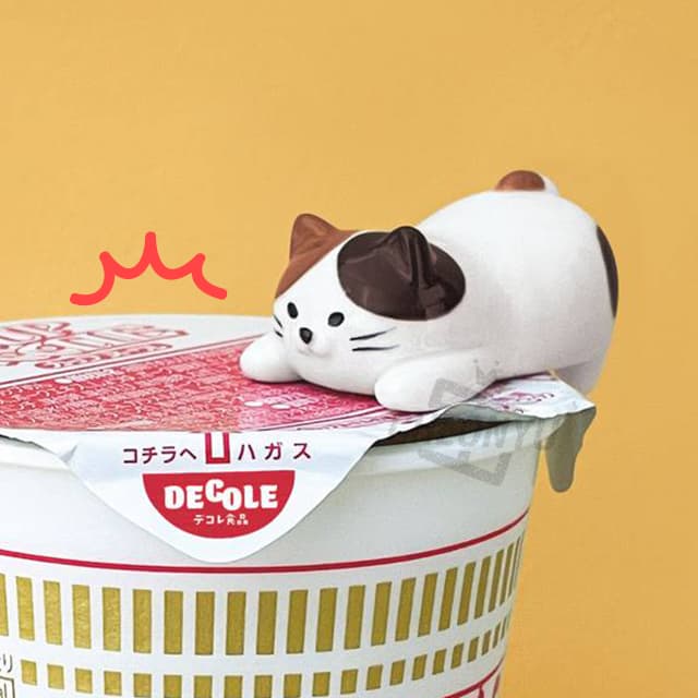 ふたをぎゅっと押す猫ホルダー